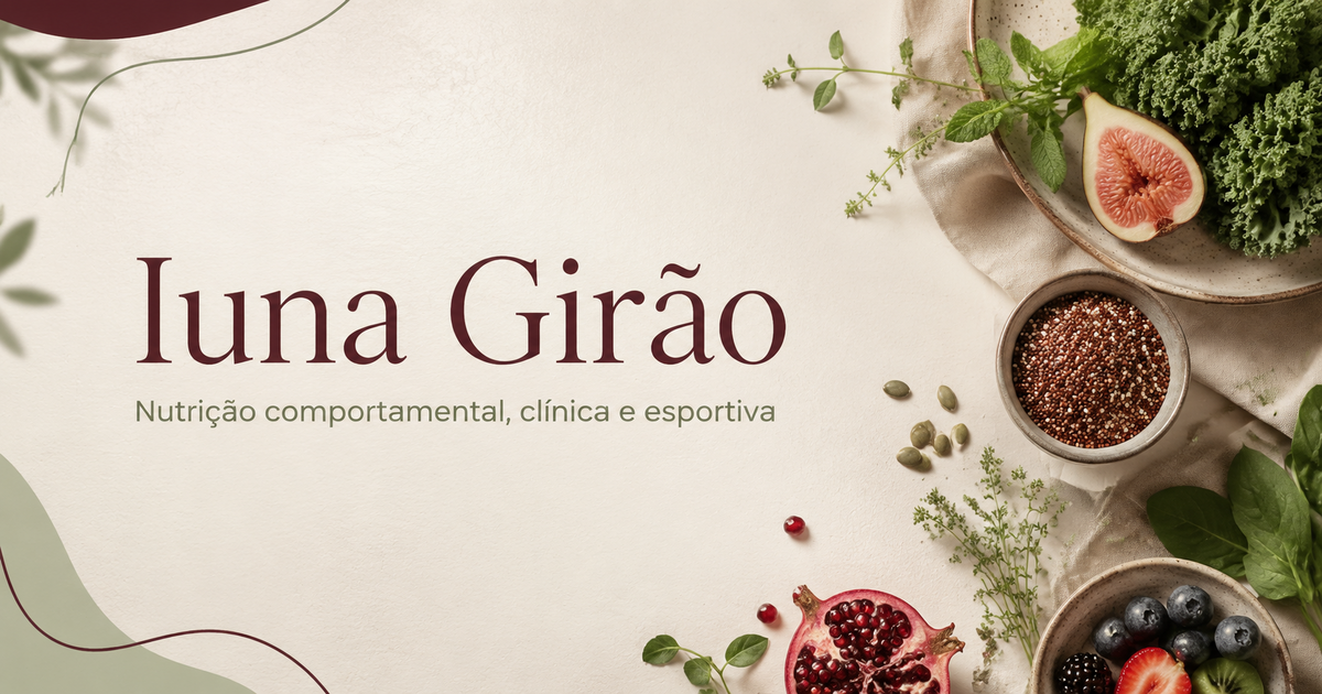 Composição elegante com alimentos naturais e a identidade de Iuna Girão